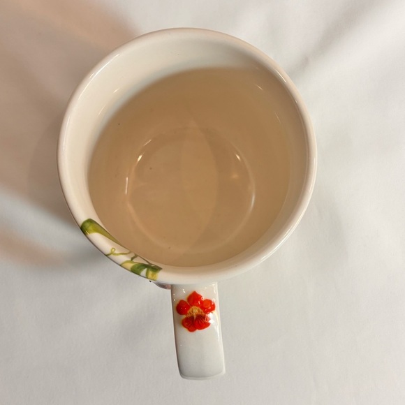 ANTHROPOLOGIE Letter H Embossed Sweetpea Flowers and Bee Ceramic Mug - Picture 5 of 9